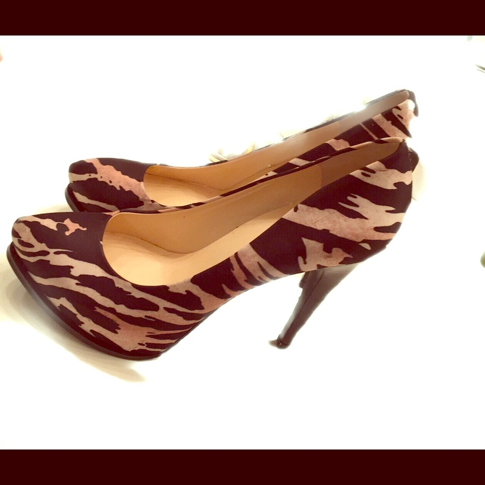 FLASH SALE New Guess Size 9M animal print Shoes 👠 - Picture 1 of 6